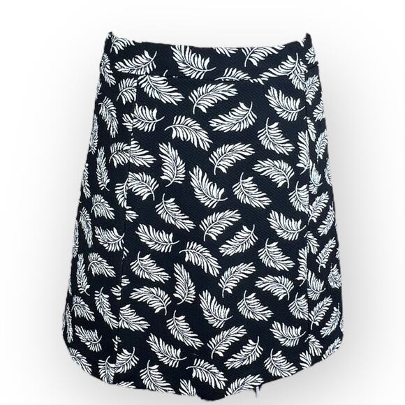 H&M Feather Print Stretch Skirt - Black with White Feather - Picture 4 of 9